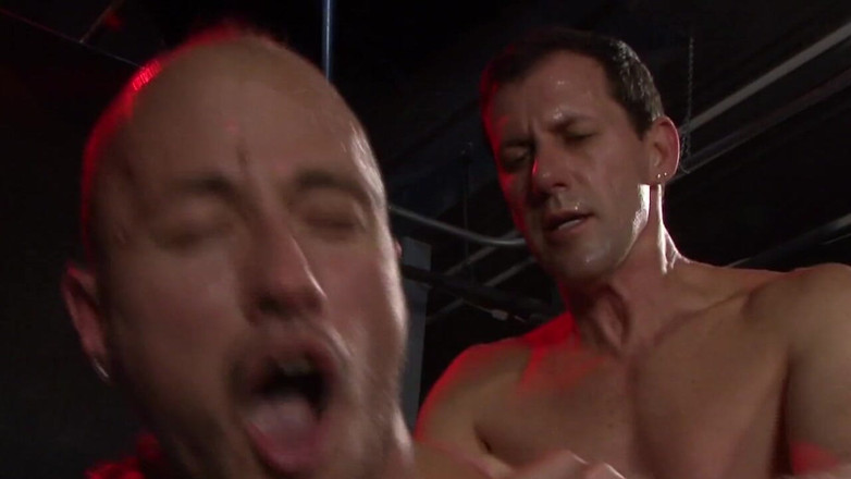 Only Bareback Porn Studio Amator: Jauh ke dalam lubang