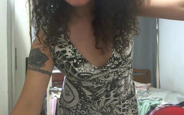 Nikki Montero: Ich zeige mein neues kleid vor einer webcam
