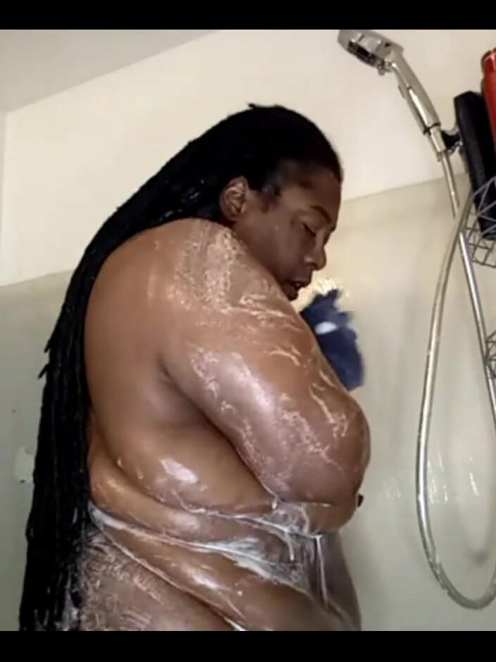 His Queen Suga: Siaran langsung selama satu menit..