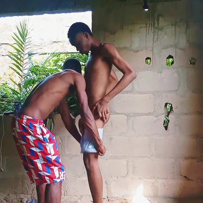 BLACKSHOOTERR: Li Ho Presi a Fare Sesso Nel Mio Edificio Complicato