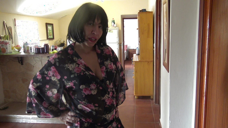 Stepmom Susan: Versaute französische reife wartet auf dein sperma und pisst in...