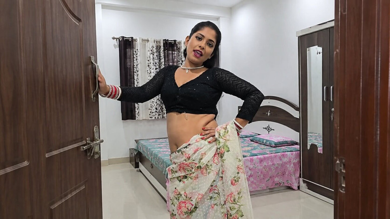 desi bhabhi videos: New Married Desi Bhabhi Ne Khud Se Chut Ka Pani...