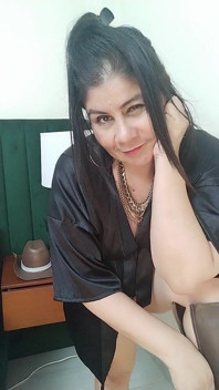 Pertunjukan spesial tante seksi lagi bugil