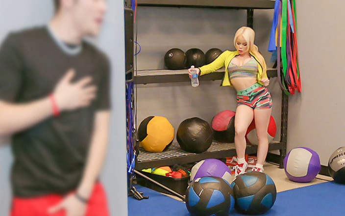 Mylf Official: Massaggio miLF cumplimentary