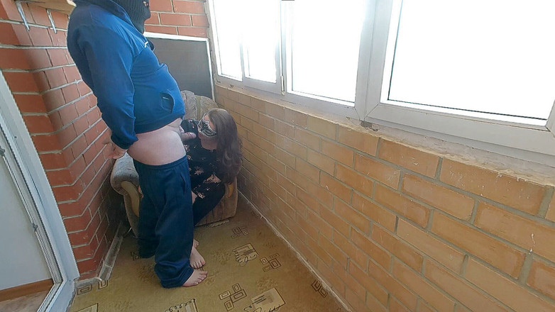 Angel_kisa: 熟女婊子想要在阳台上被狠操