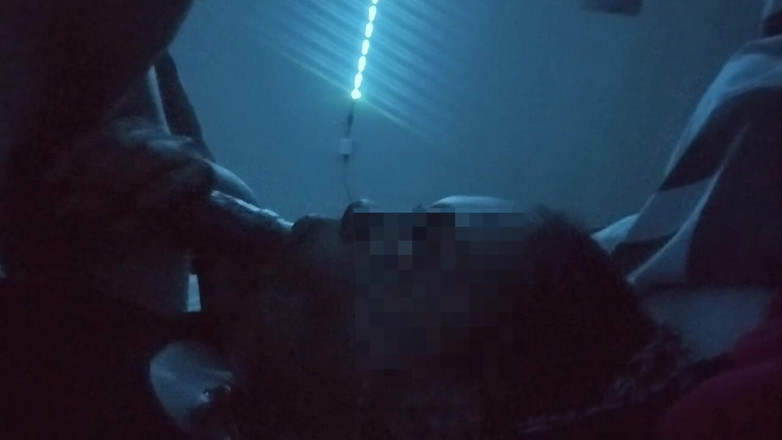 Freaky relatives: La figliastra succhia il cazzo meglio della sua mamma!