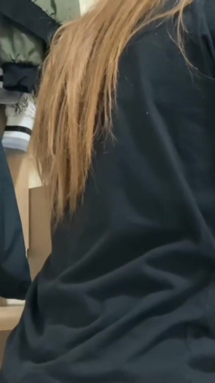 MaybeNatty: Jovem vizinha chupa o pau de um vizinho estudante