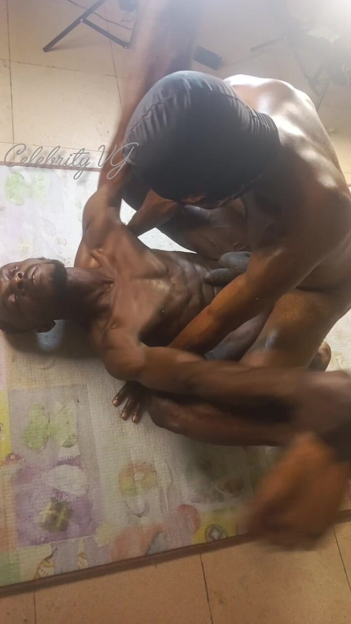 Creamyverseguy2: 我的工程师下班晚了，不得不睡一觉。