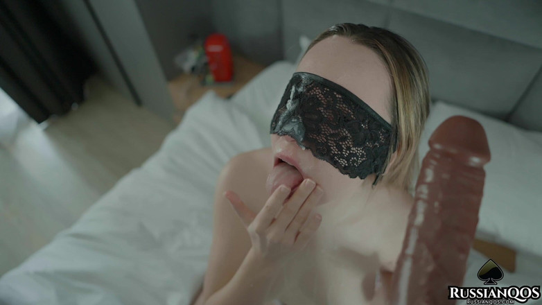 RussianQOS: Hotwife menikmati dildo kote hitam besar