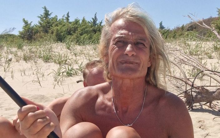Gigi and David: Strip-tease nudiste sur la plage, émission de sexe gigindave, petite amie...