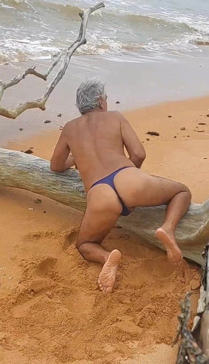 Ladysilvas: Ladysilva, was für ein frecher heißer arsch am strand in...