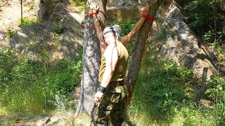 Master Dansan: Dicambuk di luar ruangan