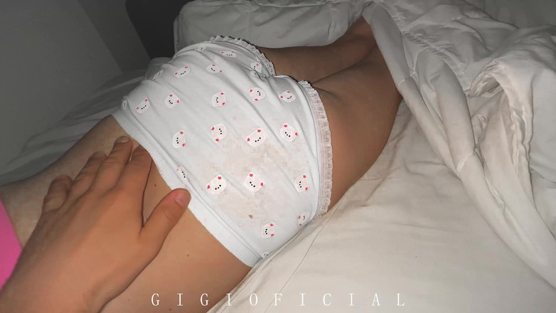 Gigi oficial: Gewoon schattig tiener 18-jarig meisje in teddybroek
