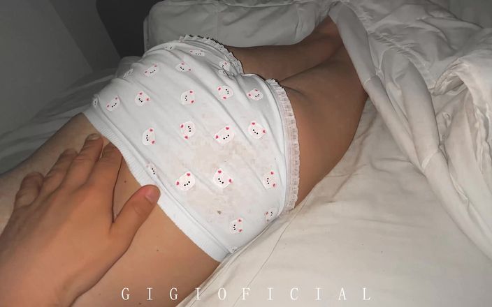 Gigi oficial: Gewoon schattig tiener 18-jarig meisje in teddybroek