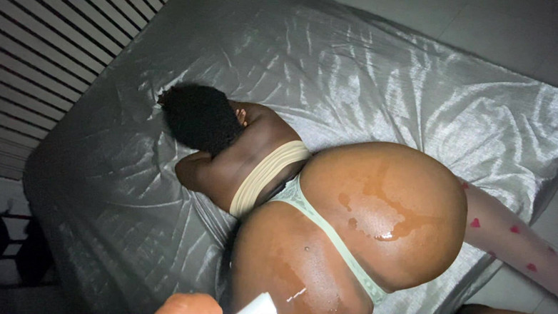 kloyesteicy: Cuckold dihina semasa isterinya menikmati zakar sebenar di rumah