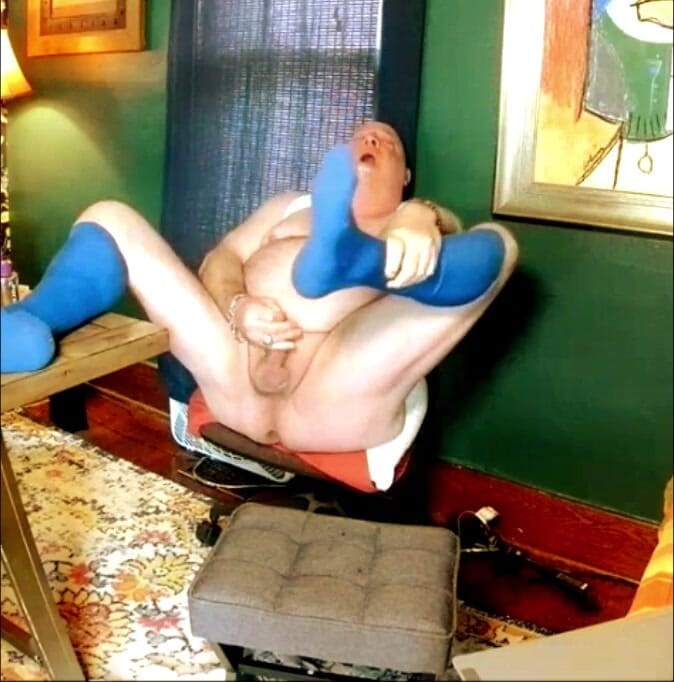 beardaddychub: Beardaddychub Jerks for Friend to Make Him Cum!