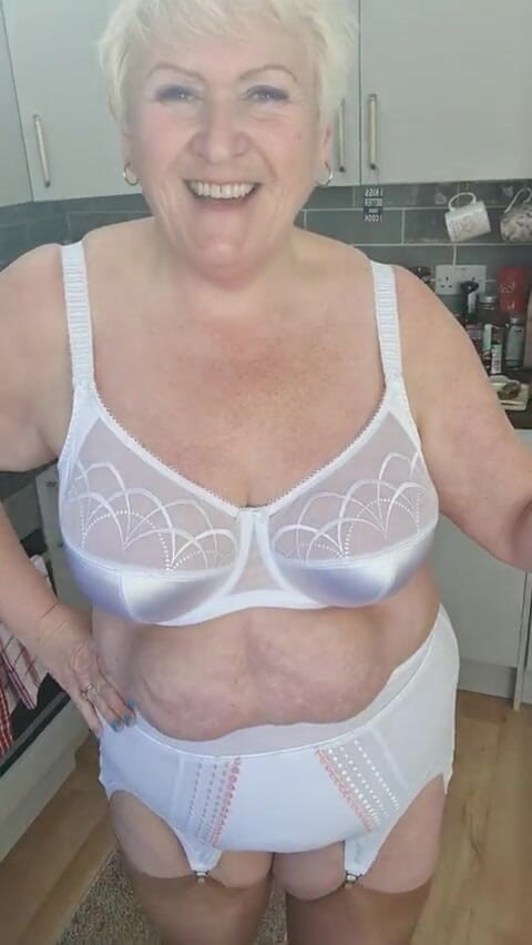 Uk Joolz: Climbing that kitchen worktop again