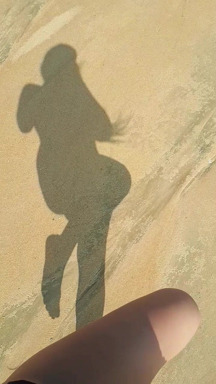 FrauleinP: Beach Pee Desperation