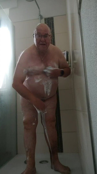 Karlchengeil: Before, during and after shower