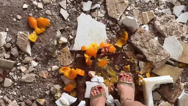 DINA LIGHT: Zmiażdżony pod obcasami