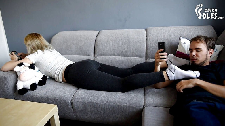 Czech Soles - foot fetish content: En chans att lukta hennes strumpor