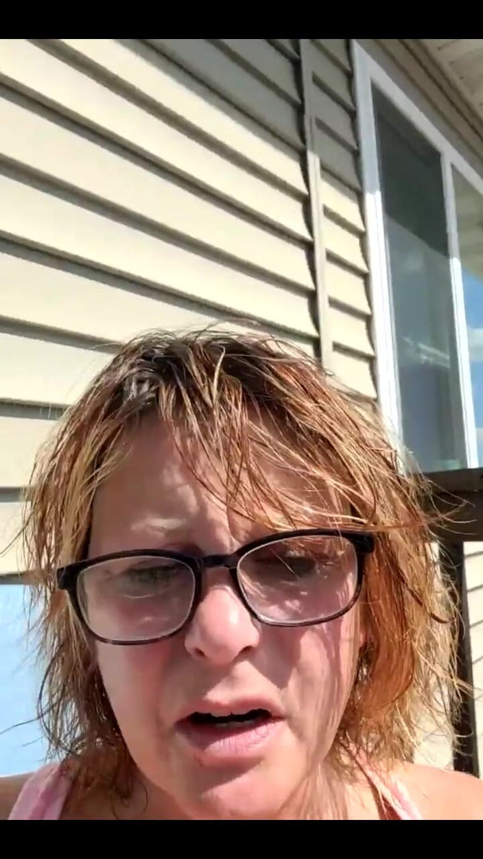 Discreet1078: Milf toont tieten