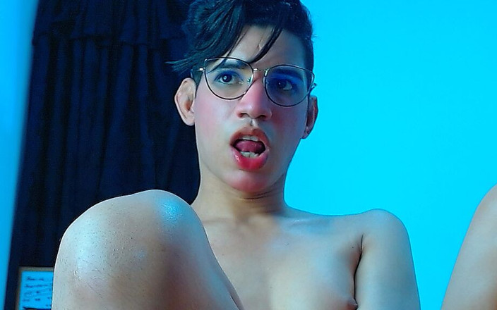 Ariel Femboy: 用被肥皂覆盖的身体戏弄你