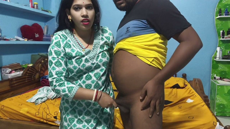 Sona bhabhi: Индийская деревенская девушка занимается сексом со своим бойфрендом х