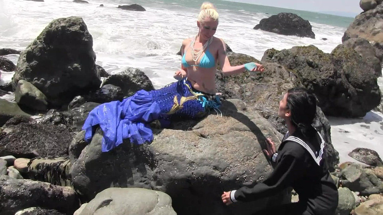 Lesbian love movies: Лесбійське бачення сирени - мрія моряка