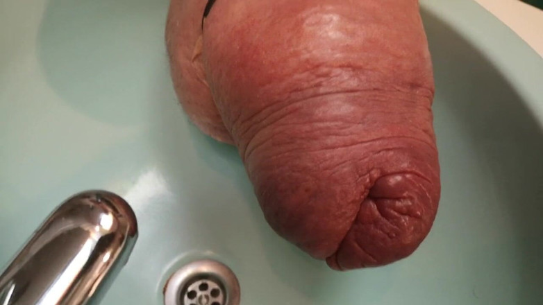 Monster_Meat_: Monster pissen ist wie eine fontein
