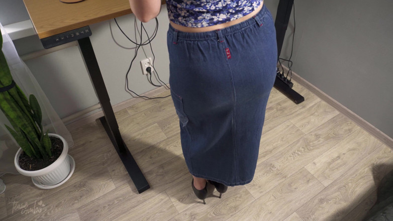 Teasecombo 4K: MILF-sekretärin im jeansrock neckt sichtbare höschen-linie