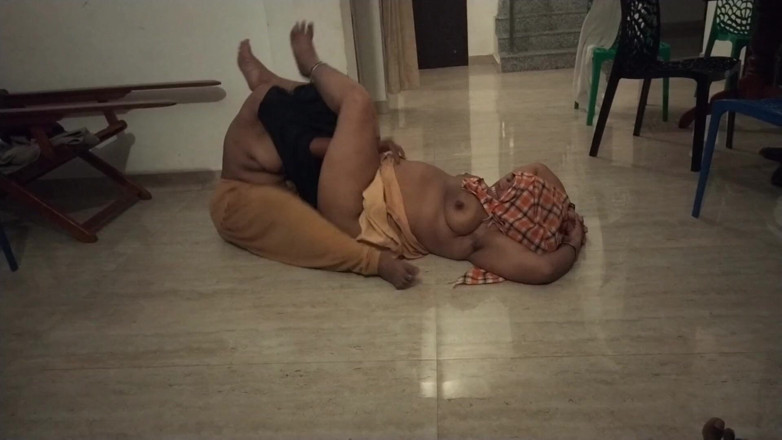 Tamil lesbian: Casual Dance