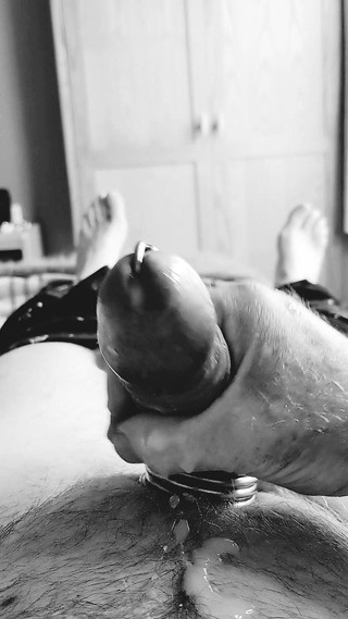 Bellhead: Keseronokan melancap zakar perlahan