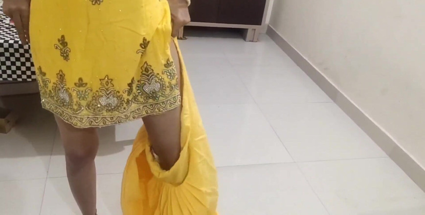 Saarabhabhi6: 女婊抓到并操了来家的岳母 - 用下流屌操了岳母