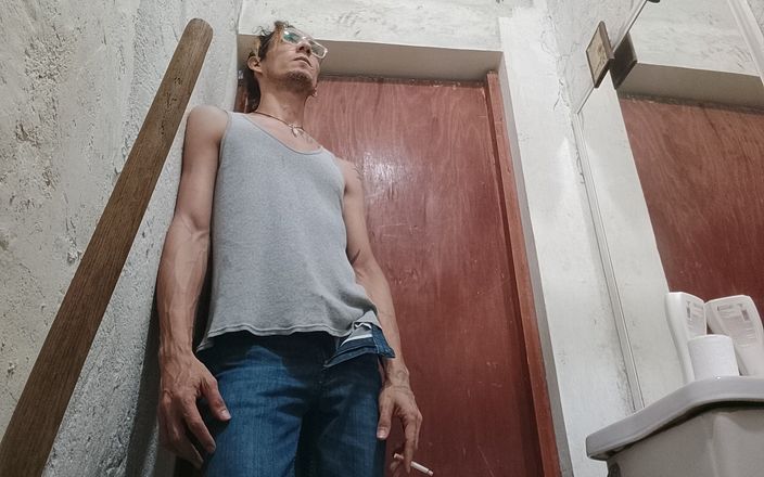 Raba erre elle: Raba Erre wrijft over haar eieren voor een fan