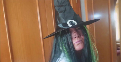 Natalie K: Pendek di sebalik klip adegan saya mencuba kostum halloween saya