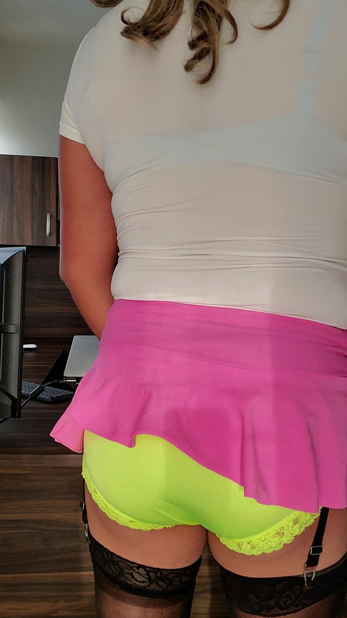 My panties: Lime Green娘娘腔内裤手淫并高潮