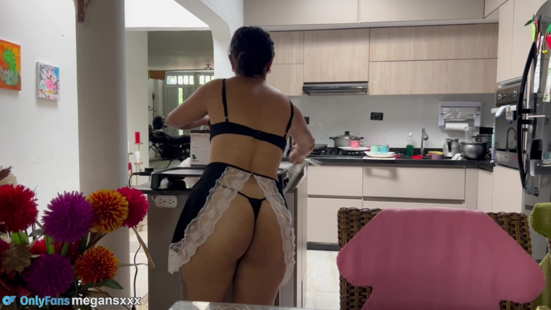 MeGanSxx: मेरा कर्मचारी बहुत सेक्सी है मैं उसे चाहता हूं