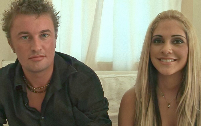 Naughty Noughties: La bionda abbronzata carmel moore succhia il cazzo durante la...