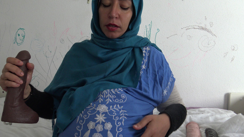 Souzan Halabi: Algerisk slampa vill knulla varje dag medan hon är gravid