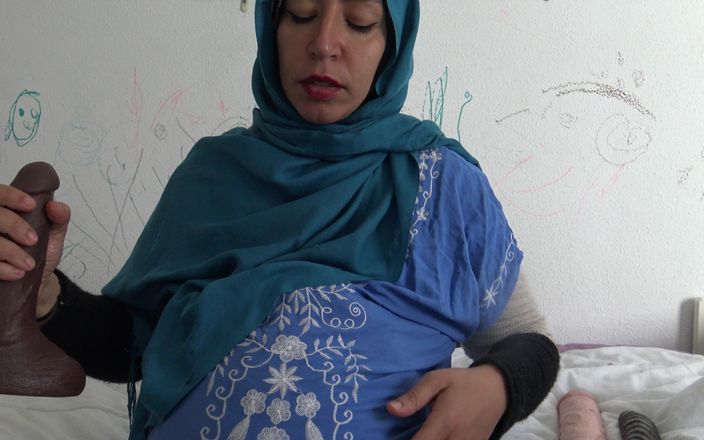 Souzan Halabi: Алжирская шлюшка хочет трахаться каждый день, пока она беременна