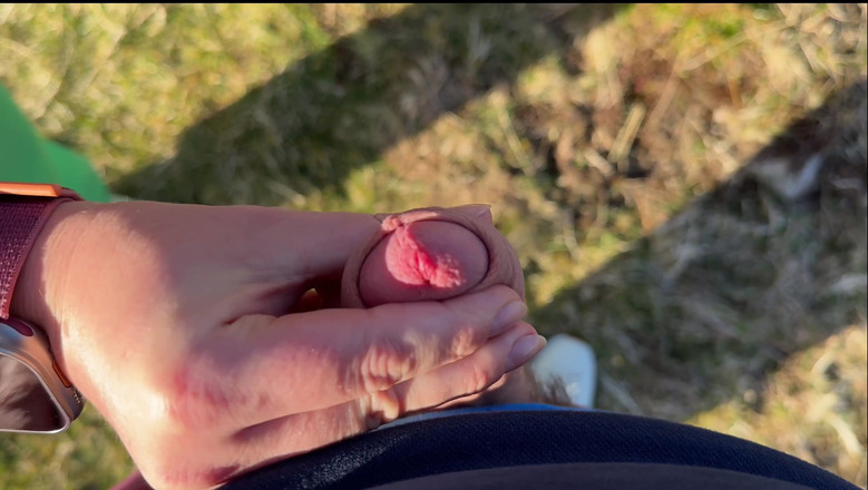 Emma Voyeur: Halkın içinde okşuyor... Bitirmeme yardım etti