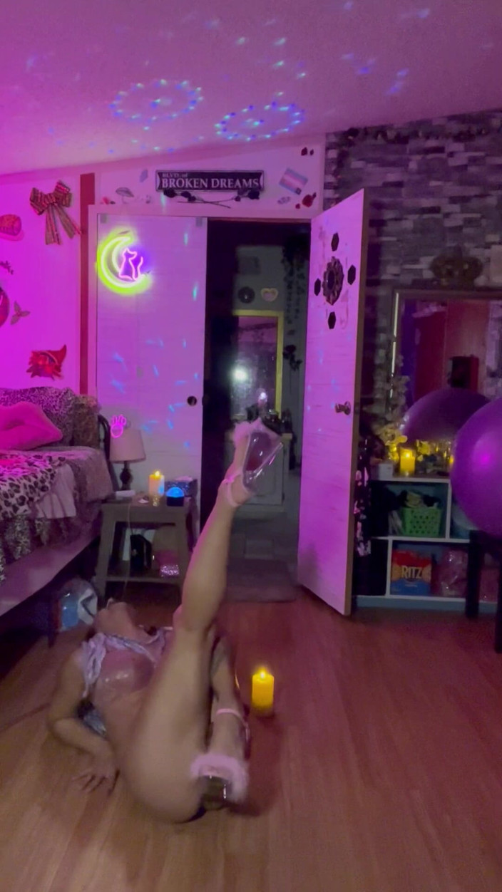 TSJade95: 섹시하고 관능적인 록 스트립쇼