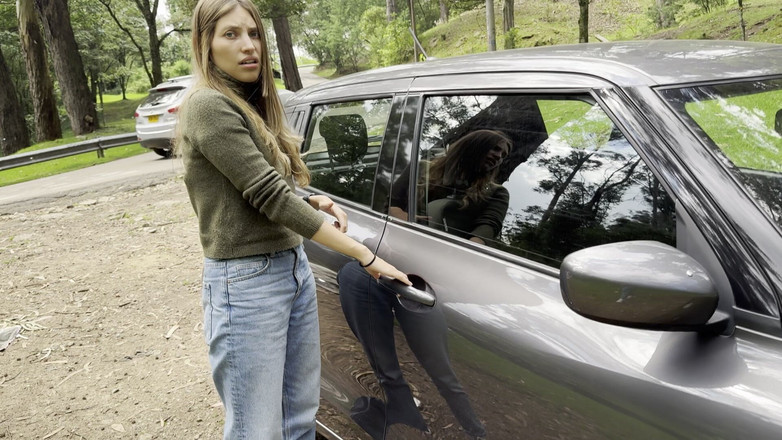 scarlettandc: Vzrušuje nás zvuk auta, líbání, dotýkání se navzájem prsou a...