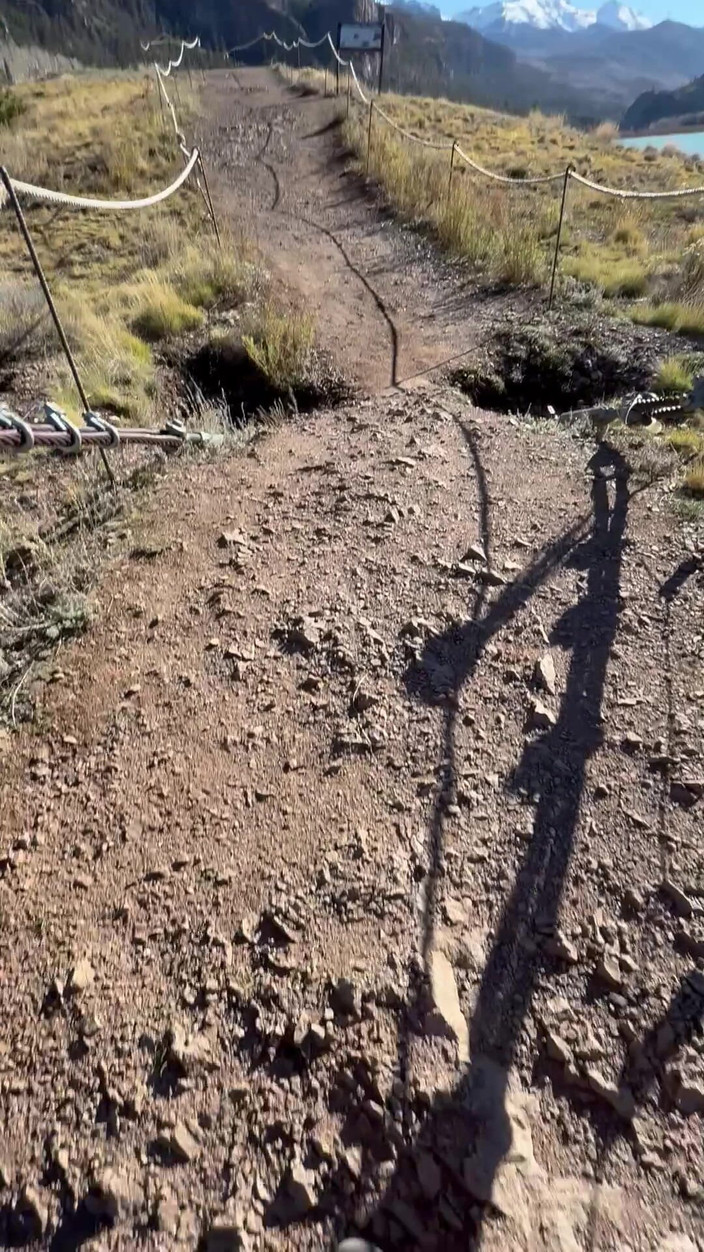 Dahlia Wolf: Fétichisme des pieds, passage à niveau dans la nature