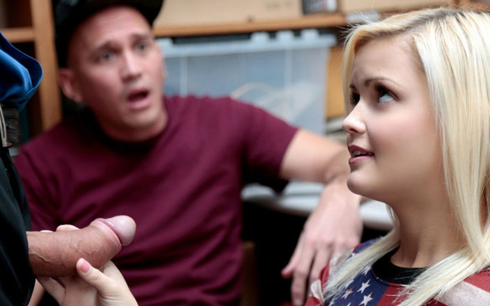 Shop Lyfter: Une petite amie blonde se fait défoncer par le garde...