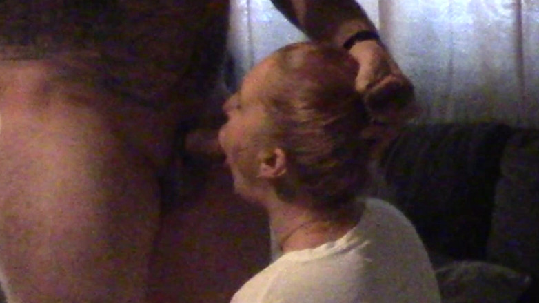 Lusty Mommy and Dirty Daddy: Шлюшка засовывает член очень глубоко!