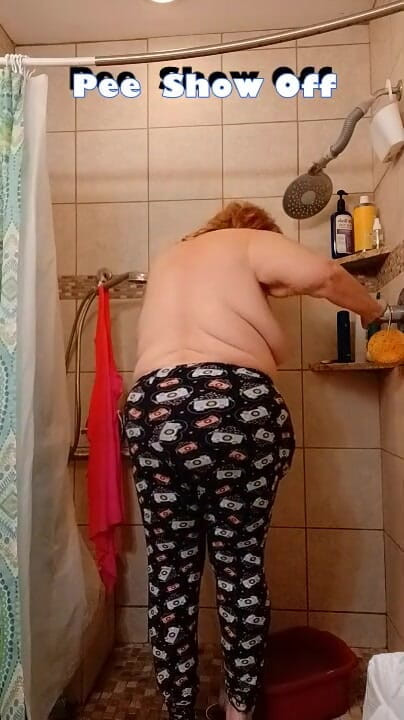 BBW nurse Vicki adventures with friends: Pee show off