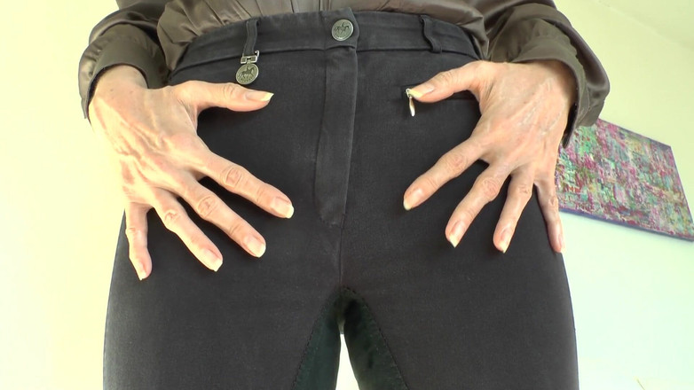 Lady Victoria Valente: Sărut și adulmecare în pantaloni de călărie, mâini frumoase, instrucțiuni de masturbare,...