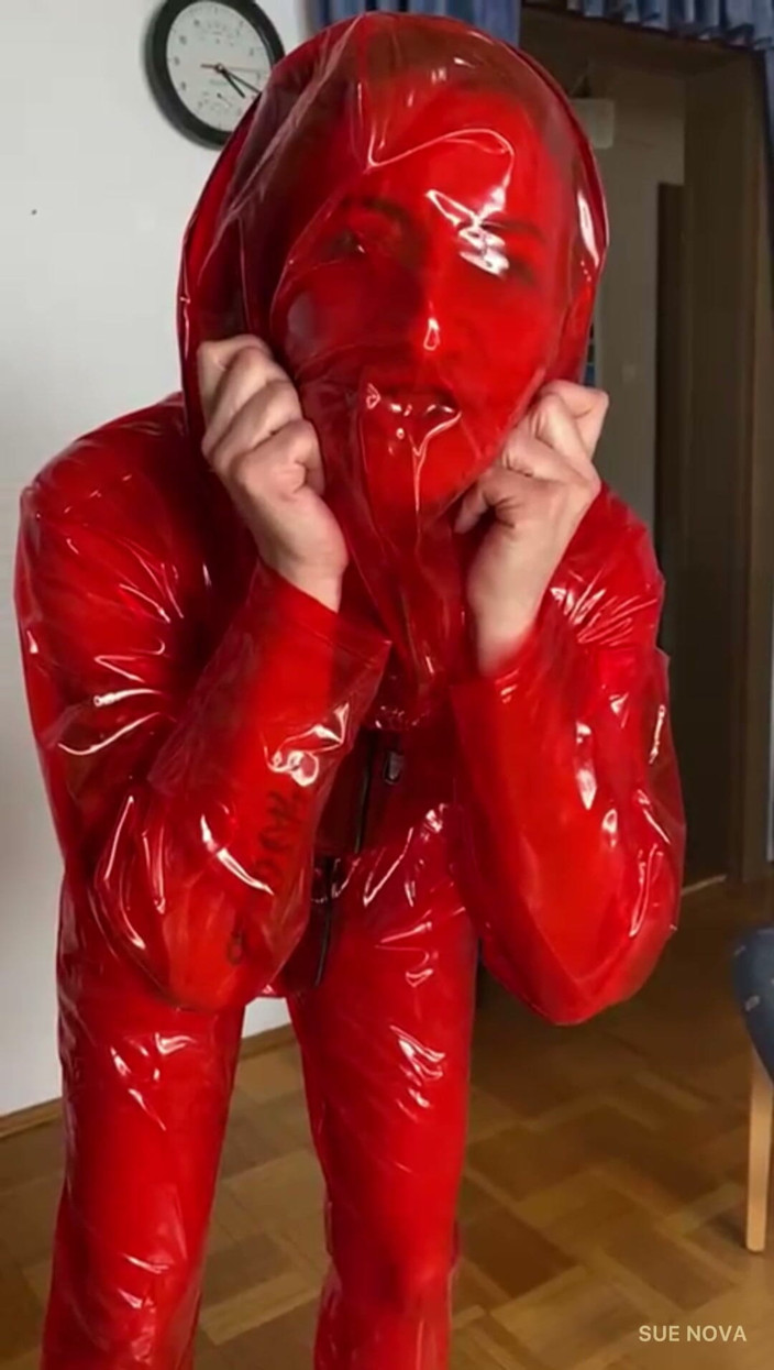 NoMainstream Studio by Sue Nova: From Dirndl to Pvc One-piece